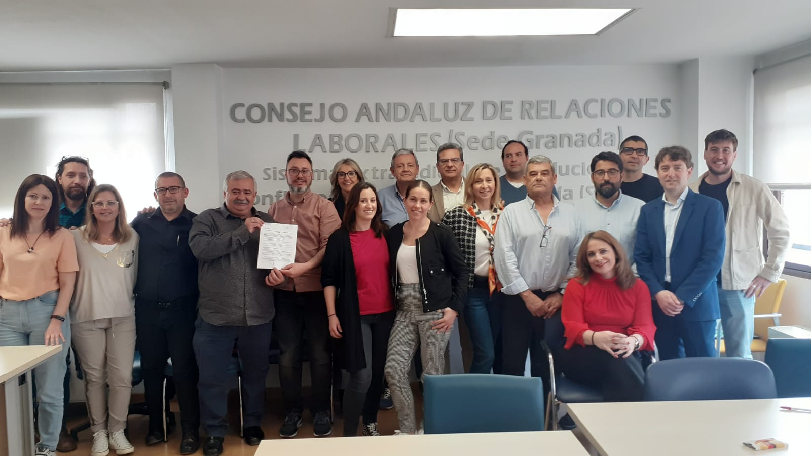 UGT logra un acuerdo en el Sercla sobre el convenio de comercio en Granada, que suspende los paros convocados